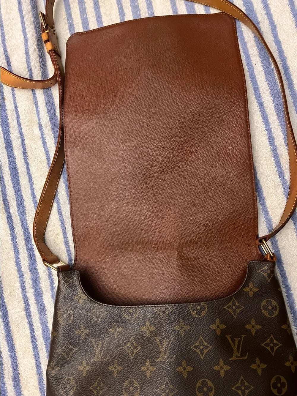 [AUTHENTICATED] Louis Vuitton Monogram Crossbody Bag Gold HW